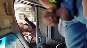 Berkongsi lucah budak melayu Katil